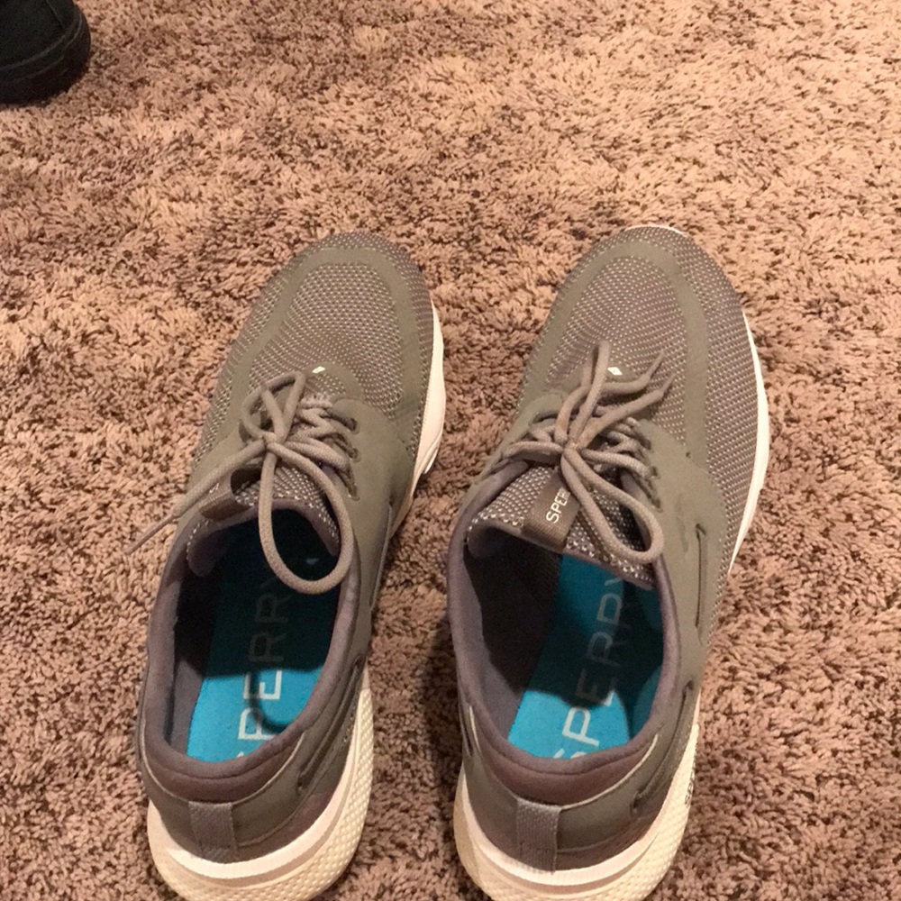 Gray speedy sneakers